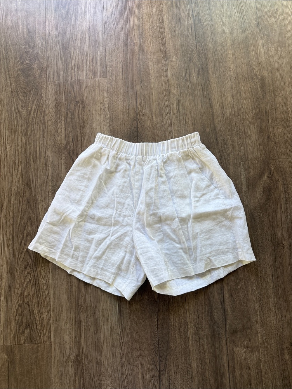 DISSH White Elastic Waist Linen Shorts